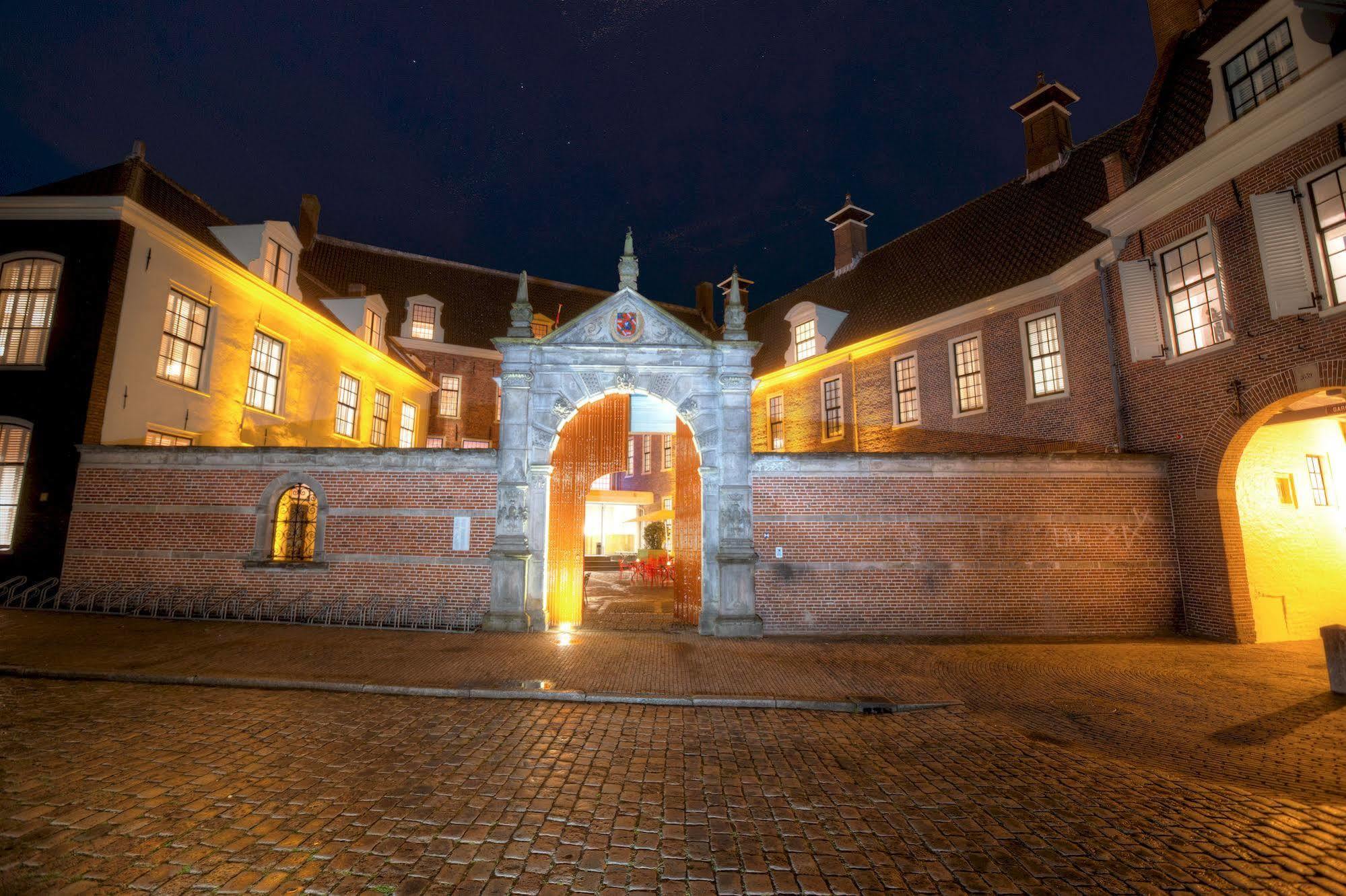 Prinsenhof Groningen Dış mekan fotoğraf The gate of the castle