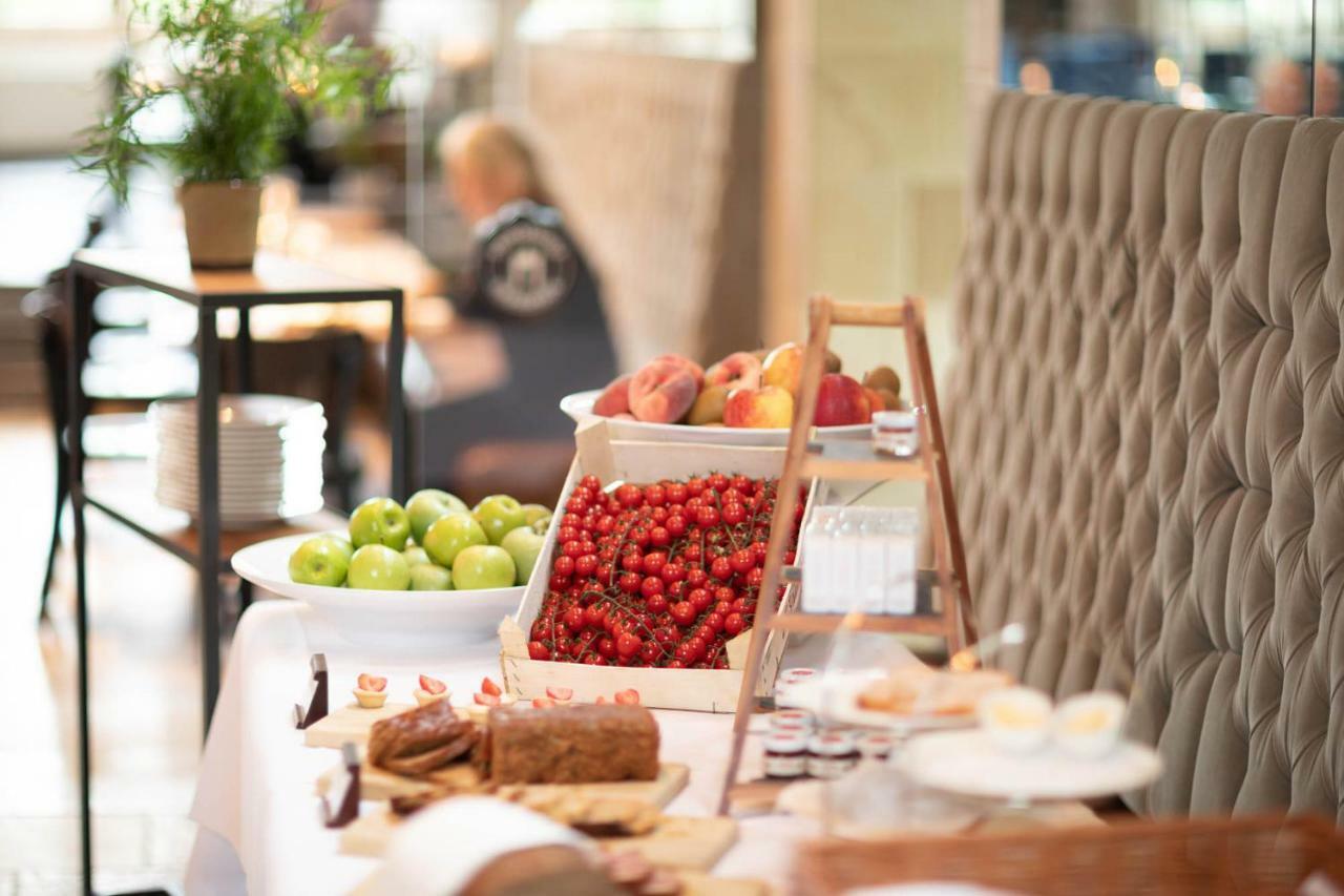 Prinsenhof Groningen Dış mekan fotoğraf A buffet at a hotel