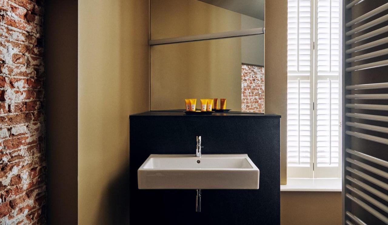 Prinsenhof Groningen Dış mekan fotoğraf A bathroom vanity