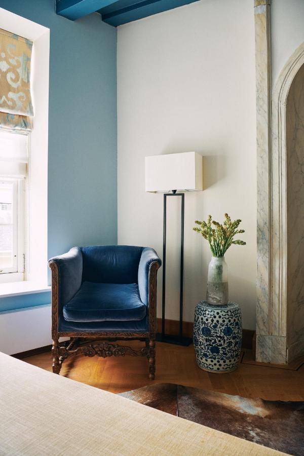 Prinsenhof Groningen Dış mekan fotoğraf A blue chair