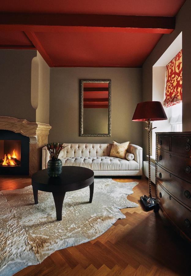 Prinsenhof Groningen Dış mekan fotoğraf A living room with a fireplace