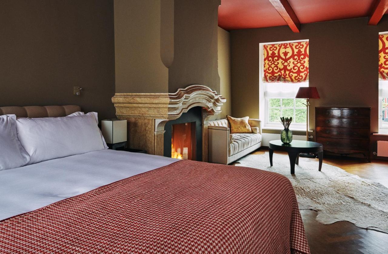 Prinsenhof Groningen Dış mekan fotoğraf A bed with a throw