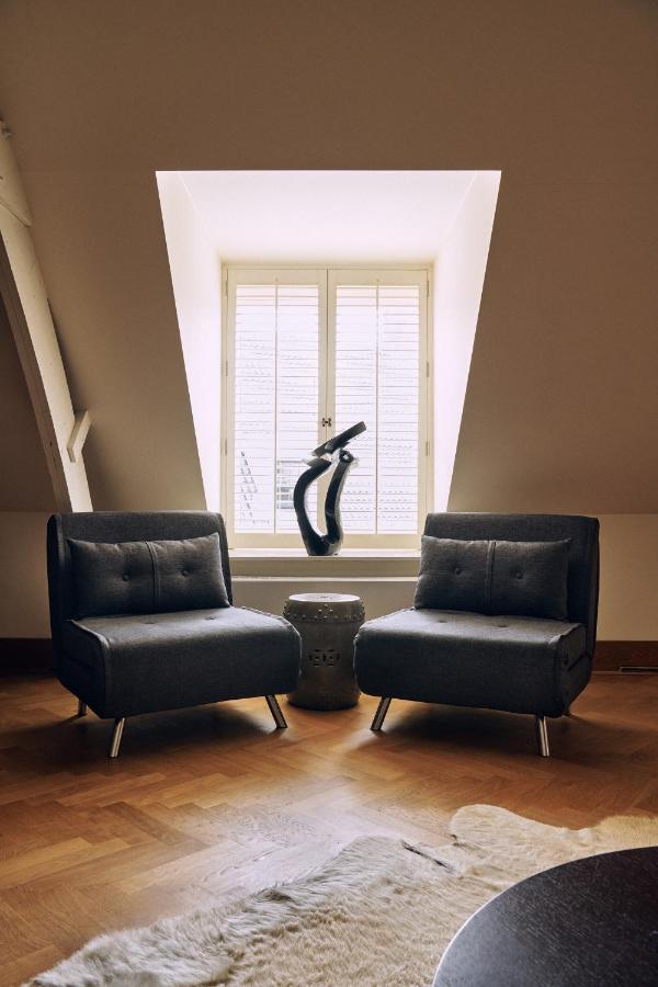 Prinsenhof Groningen Dış mekan fotoğraf A pair of leather armchairs